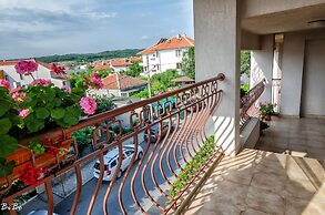 Dom Mladenovi B&B
