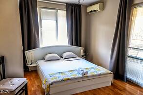 Dom Mladenovi B&B