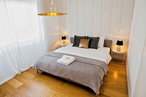 Industrial Lisbon Apartment - Adults Only