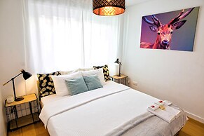 Industrial Lisbon Apartment - Adults Only