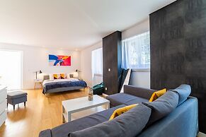 Industrial Lisbon Apartment - Adults Only