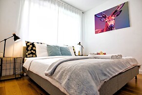 Industrial Lisbon Apartment - Adults Only