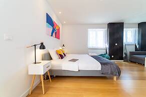 Industrial Lisbon Apartment - Adults Only