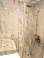 Industrial Lisbon Apartment - Adults Only