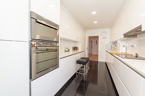 Industrial Lisbon Apartment - Adults Only
