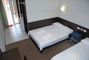 Peak Season Hotel