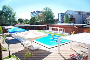 Peak Season Hotel
