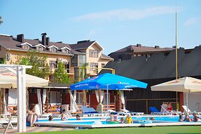 Peak Season Hotel