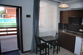 Peak Season Hotel