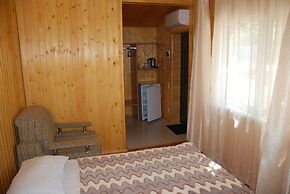 Peak Season Hotel