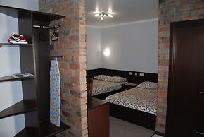 Peak Season Hotel