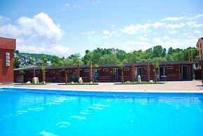 Peak Season Hotel