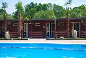 Peak Season Hotel