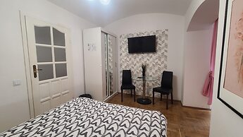 Lorf Hostel&Apartments