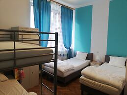 Lorf Hostel&Apartments