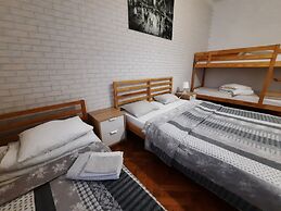 Lorf Hostel&Apartments