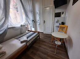 Lorf Hostel&Apartments