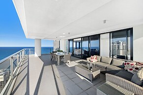 Circle on Cavill - Private Apartments