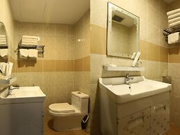 Tiong Hua Hotel