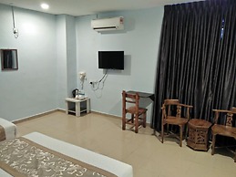 Tiong Hua Hotel