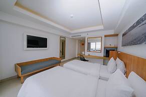 Kuta Galleria Hotel