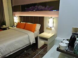 Holiday Villa Hotel & Residence