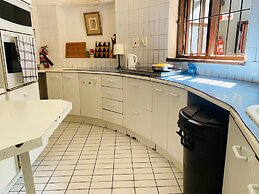 Rosebank Lodge & Backpacker