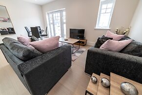 Reading Green Park Village Serviced Apt
