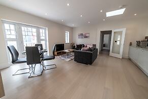 Reading Green Park Village Serviced Apt