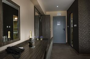 City Hotel