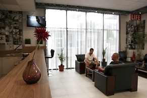 City Hotel