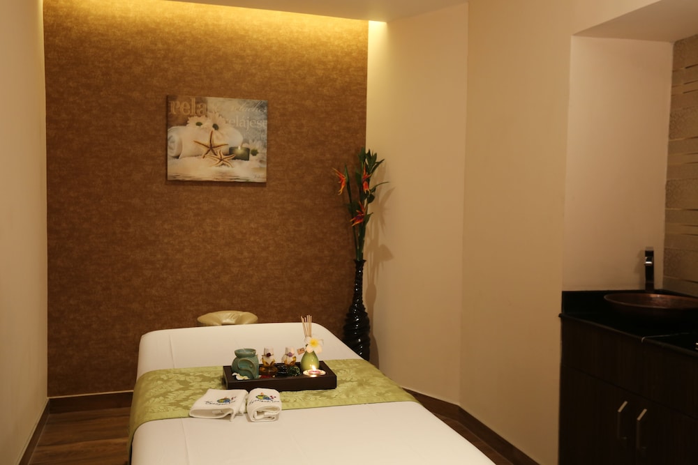 M Crown Hotel