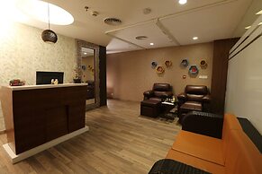 M Crown Hotel