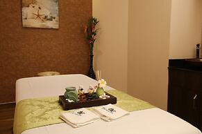 M Crown Hotel