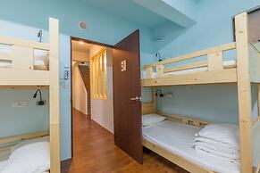 GoldenHouse Hostel