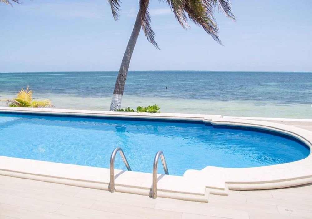 Flamingo Beach Plus