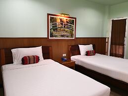 Phadaeng Hotel