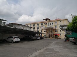 Phadaeng Hotel