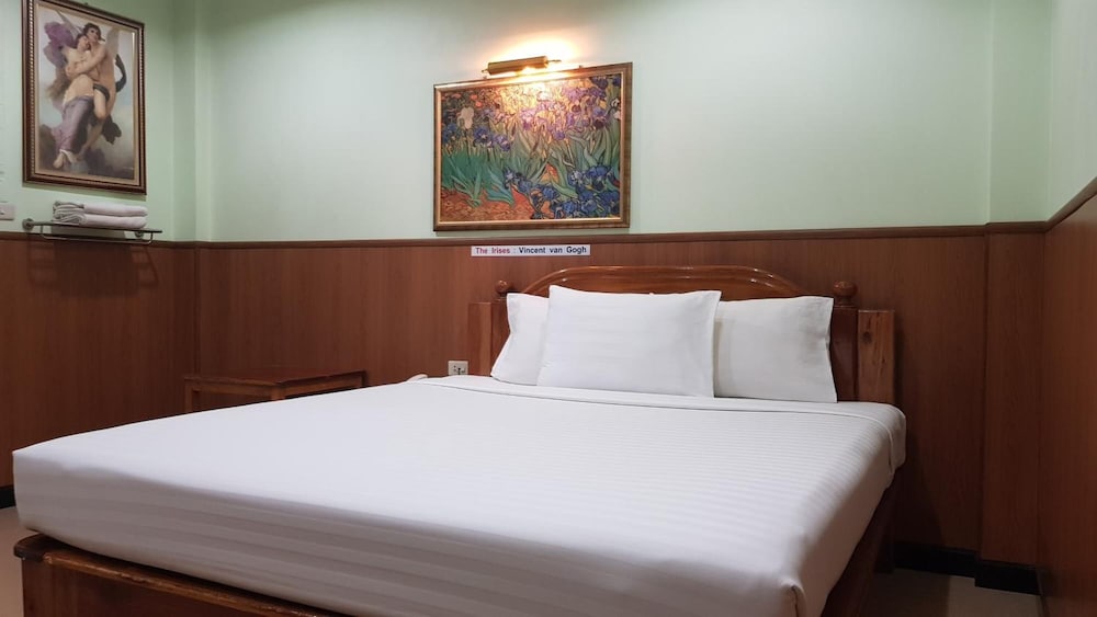 Phadaeng Hotel