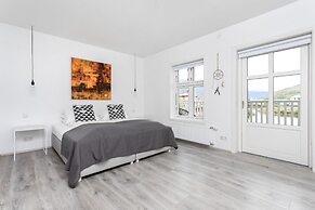 Við Lónið guesthouse