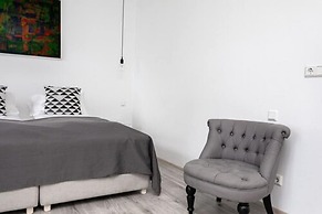 Við Lónið guesthouse