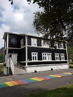 Við Lónið guesthouse