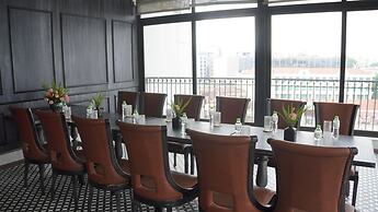 Shining Central Hotel & Spa