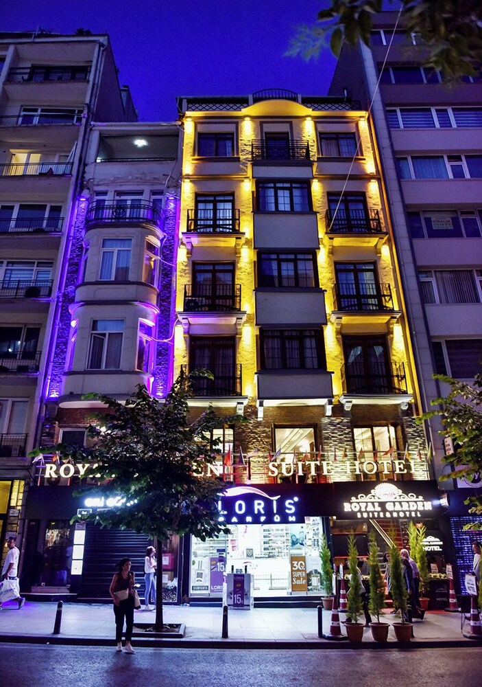 Royal Garden Suite and Hotel
