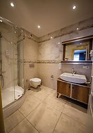 Royal Garden Suite and Hotel