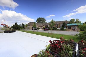 Fullerton Manor Inn