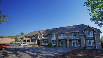 Fullerton Manor Inn