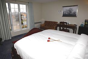 Fullerton Manor Inn