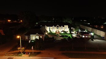 Fullerton Manor Inn