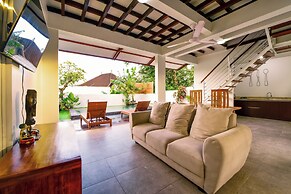 The Lumbung Wood Villa